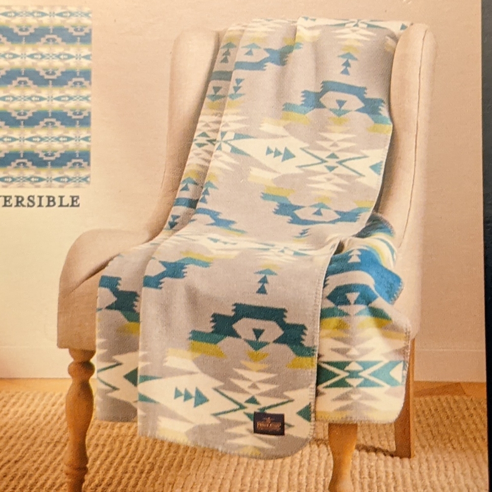 Pendleton Home Collection Reversible Throw - Picture 3 of 6